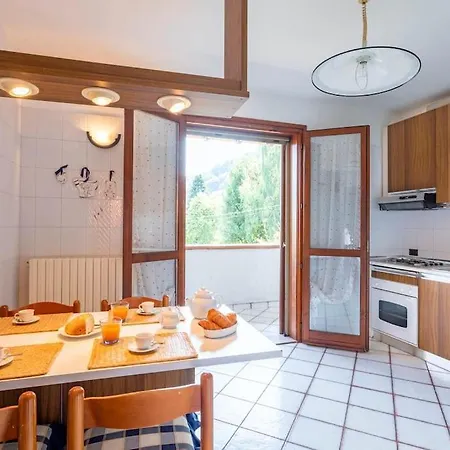 5 Bedroom By Lake Maggiore Holiday home *